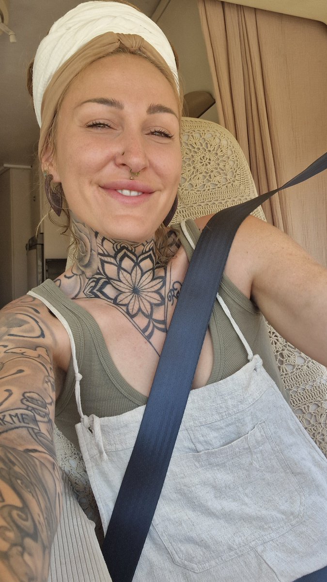 Hey ihr Lieben, ich bin jetzt auch hier fcl.ink/YsfYMz aktiv 😊