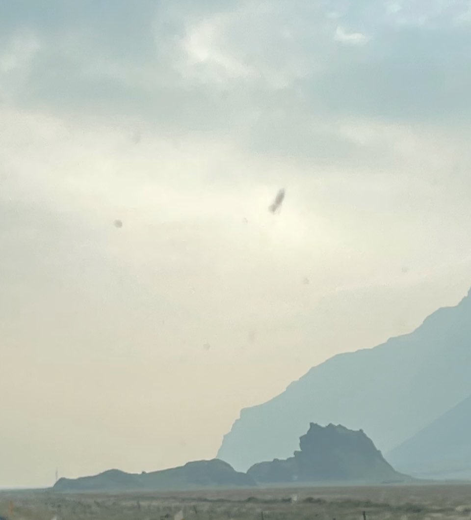 Í gegn um bílrúðuna. Hafurshóll.