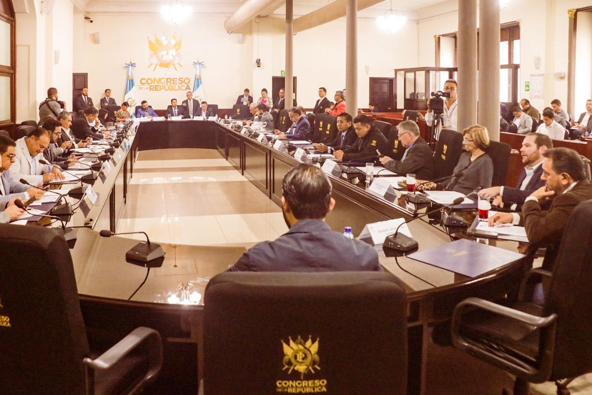 Siga en vivo lo que ocurre en la Instancia de Jefes de Bloque por: youtube.com/live/2ASi2DHDP…

Nuestro Jefe de Bloque ☀️ <a href="/AlvaroArzuE/">Alvaro Arzú 🇬🇹</a> y Subjefe de Bloque ☀️<a href="/almdepalomo/">Lucrecia Marroquín de Palomo</a> participan de dicha instancia