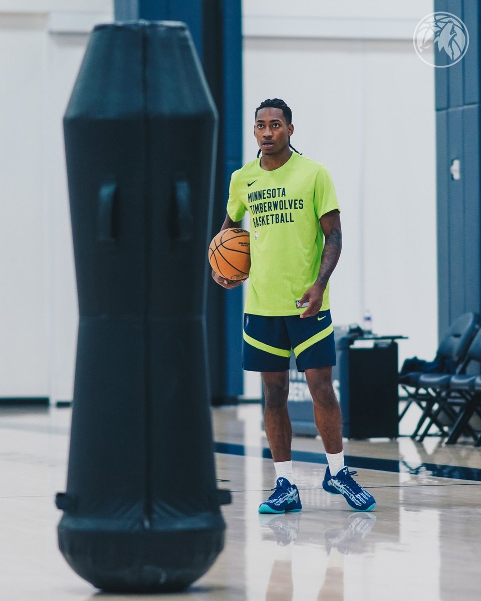 SneakerNews's tweet photo. Rob Dillingham of the @timberwolves has the Kobe 5 "X-Ray" early 👀 https://t.co/tOg571Ax1z
