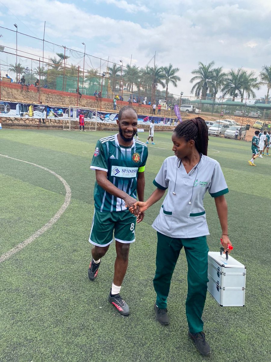BosaLeague's tweet photo. Thrilled to see Ahalsunah FC's player *Ssekilanda Fahm* receiving top-notch care from the Daherz family doctors' nurse, whoβs stepping up like @evacarneiro! Fahmβs all smiles after the treatment.
#BosaleagueSn2
#WeliTravel
#Ecoprints
#mudagadgets
#DaherzFamilyDoctors https://t.co/oEVmRfVvgQ