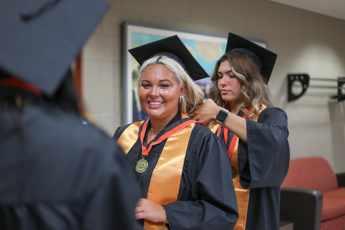 OSUIT's tweet image. They did it! 🎓 #osuit #osuitgrad #gopokes