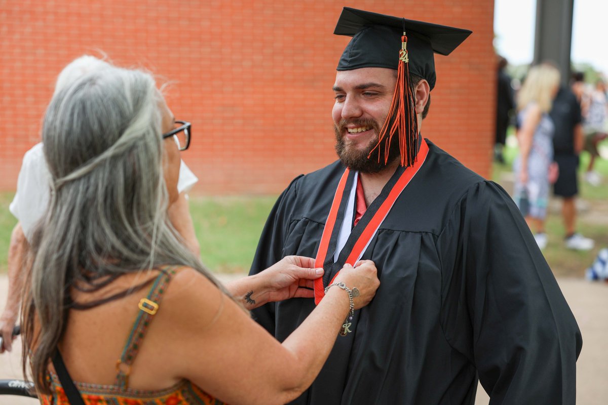 OSUIT's tweet image. They did it! 🎓 #osuit #osuitgrad #gopokes