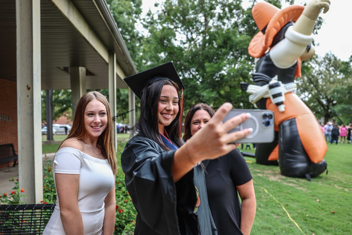 OSUIT's tweet image. They did it! 🎓 #osuit #osuitgrad #gopokes