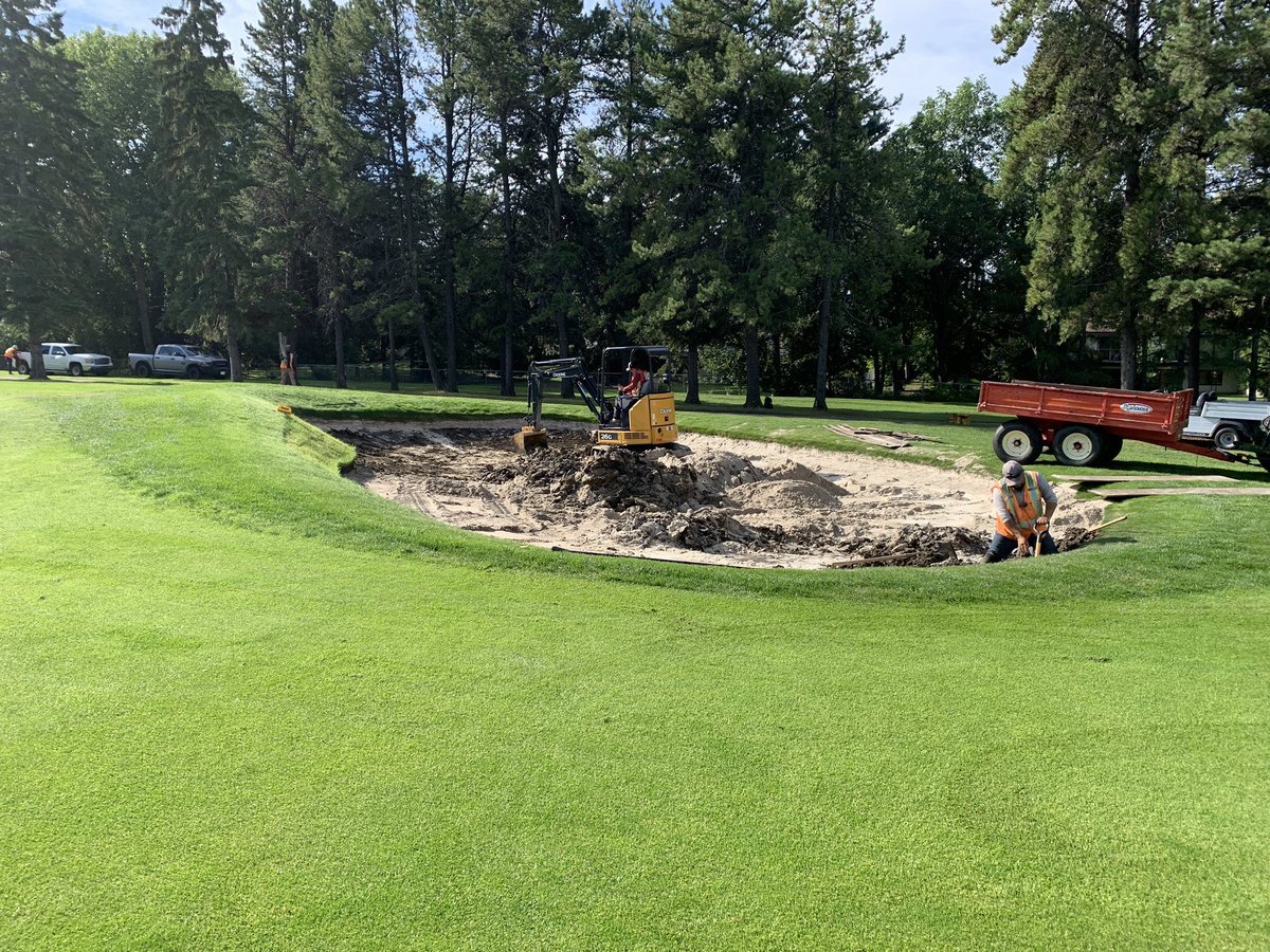 Billy Bunker installation on number 17 begins <a href="/thederrickclub/">The Derrick Club</a>