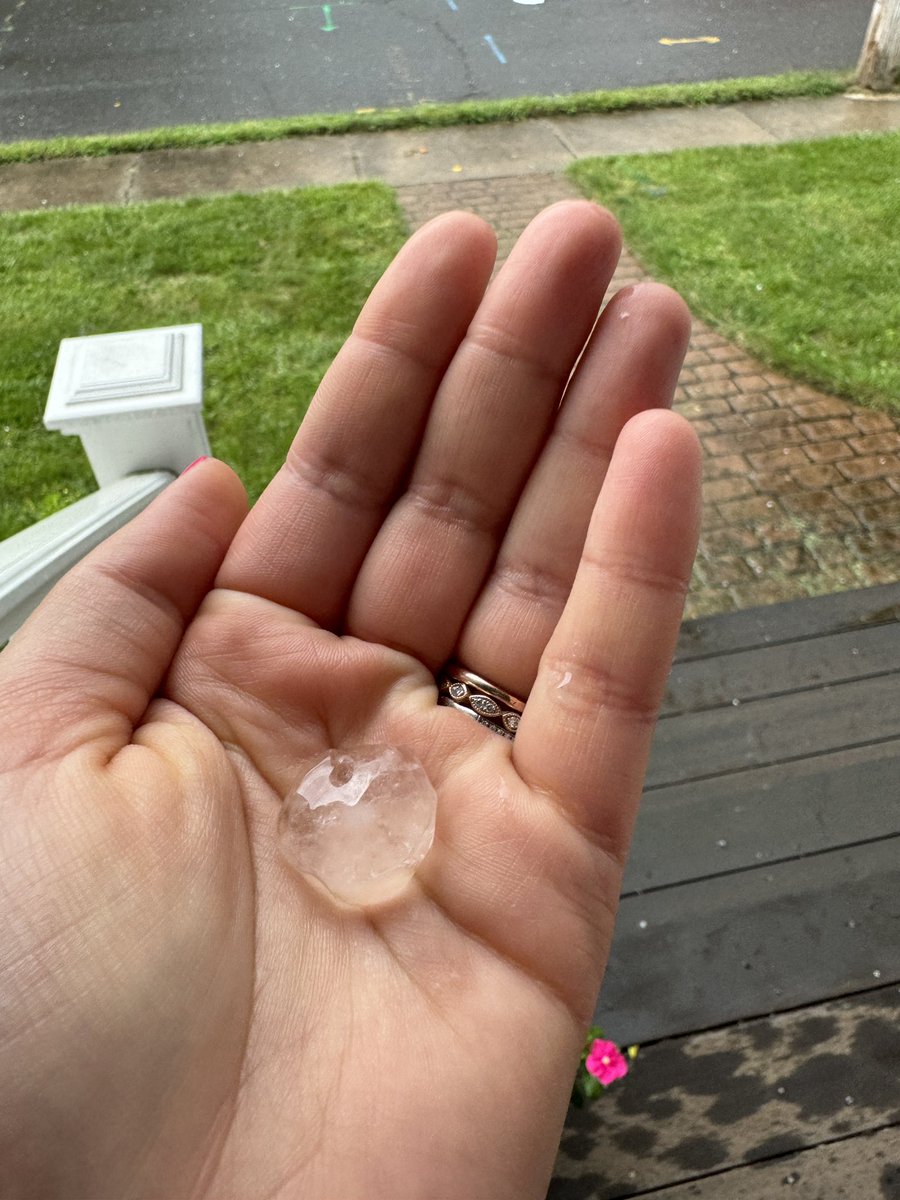 FollowingFarrah's tweet photo. @ryanhanrahan It was loud! This was in Wallingford. https://t.co/yfBEWm24cW