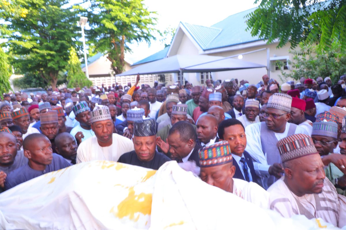 InsightNrthEast's tweet photo. https://t.co/2awAtt7nqZ
VP Shettima led mourners for Zulum’s late commissioner’s funeral https://t.co/Ju4JTzJmcB