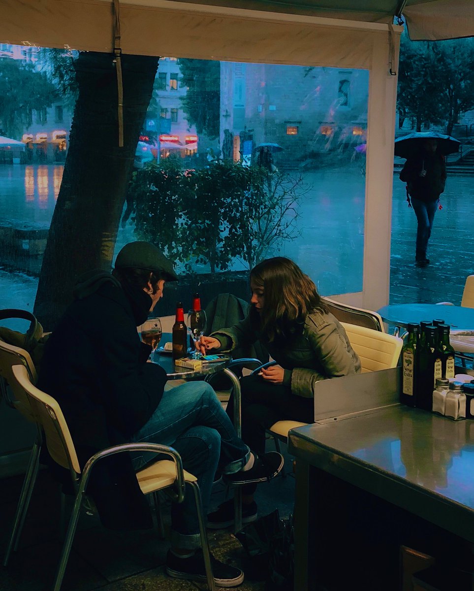 OsmPin's tweet image. رُبّما ذاتَ يوم :
أنا وأنتِ والكثيرُ مِن المطر ☔️