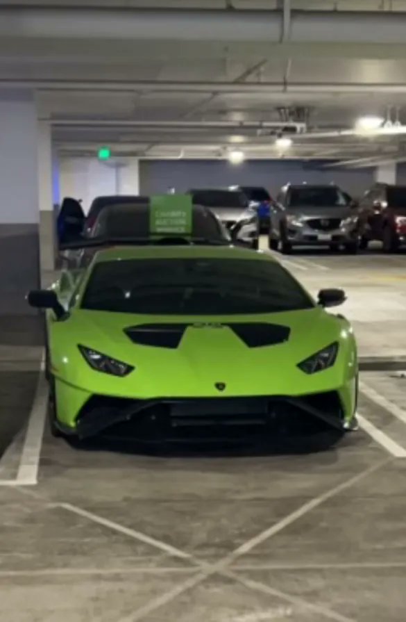 what's it like working at Nvidia? you might be super-rich, but it's still stressful

great story by <a href="/reeyopeeyo/">Rya Jetha</a> <a href="/EvanGorelick/">Evan Gorelick</a> abt the daily grind (gift link below!)

ft. this pic from the Nvidia parking garage of a luxury car wrapped in Nvidia-logo green

bloomberg.com/news/articles/…