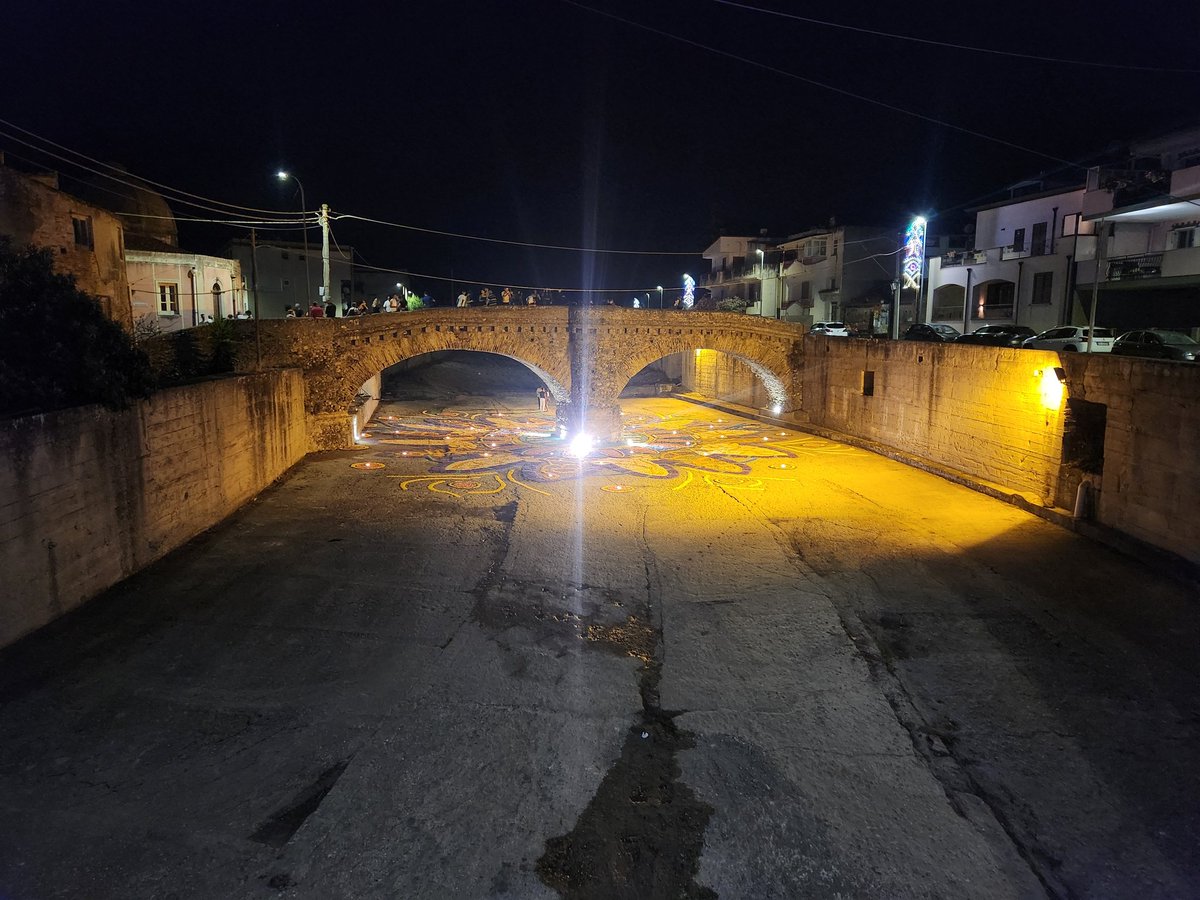 Last week I was in sicily and I visited the town of Gualtieri Sciamo.

The river that flows through the town dries up over the summer and I could not stop thinking of Urteau from Mistborn Era 1. 

The best part. I had just reread Mistborn era 1 before flying to Europe.