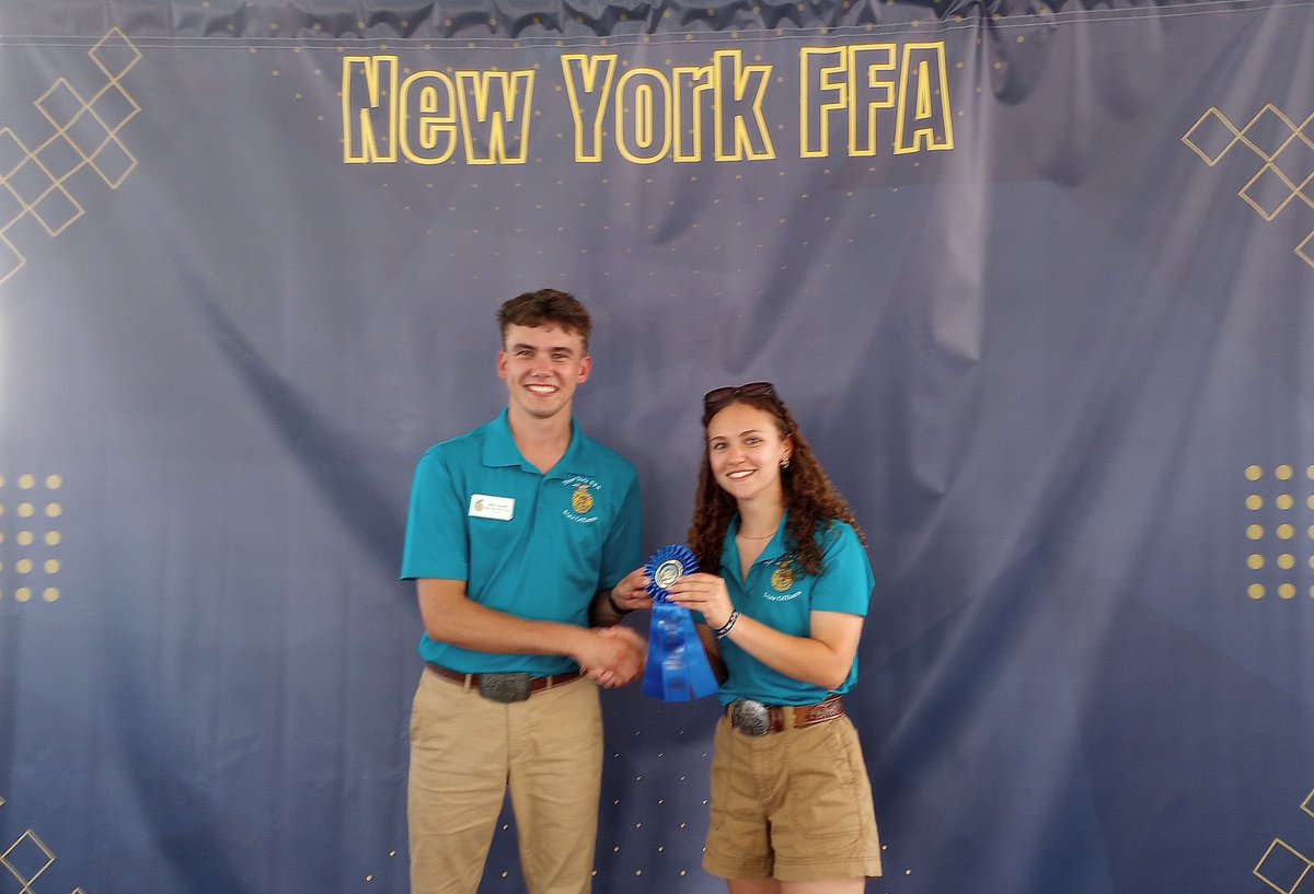 SidneyCentral's tweet photo. Congrats to Leah Figary, who earned an individual FFA state championship in horse evaluation at the New York State Fair! Sidney’s FFA horse evaluation team, which includes Figary, Dani Dean, Evan Kraiza, and Emily Hardy, also competed!

#SidneyPRIDE #SidneySabers #SidneyCSD https://t.co/P6MrKIF01l