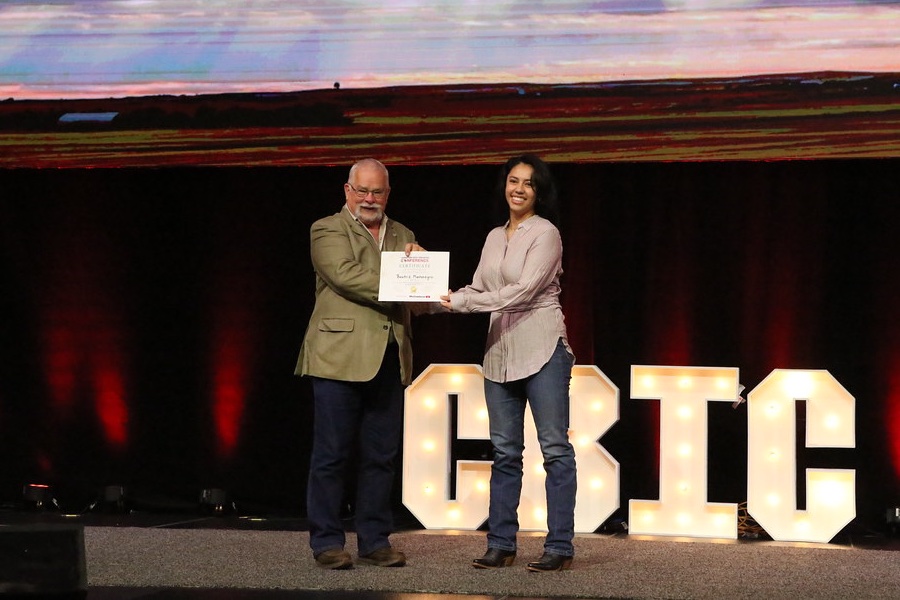 Congratulations to #USask graduate student Beatriz Montenegro who placed first in the graduate category of the poster/presentation sessions at the 2024 Canadian Beef Industry Conference!
