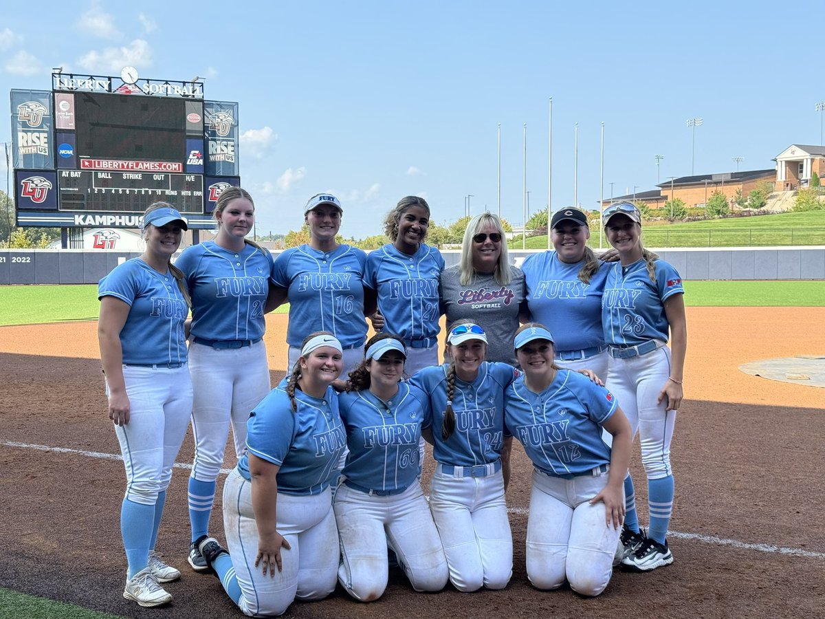BrindyHayes6's tweet photo. Thank you @CoachDot_LU and @LibertySB for hosting an amazing team camp!! I had such a great time getting to play at this campus while glorifying The Lord. The atmosphere was great and I loved how everyone was so kind! #Godfirst #GoFury @25FuryNational https://t.co/upxl8FYqsJ