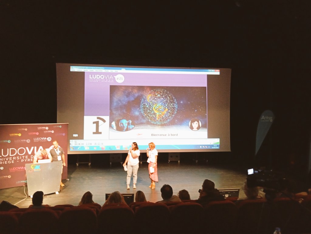 StephaneLastere's tweet photo. #TeamPE (mais mais que)
On rentre directement dans le dur avec la présentation #Peshakucha #Ludovia21 @ludoviaORG
Thème "Quotidien et numérique en classe"
Première intervention avec @reseau_canope Occitanie https://t.co/Md2oPIPEmL