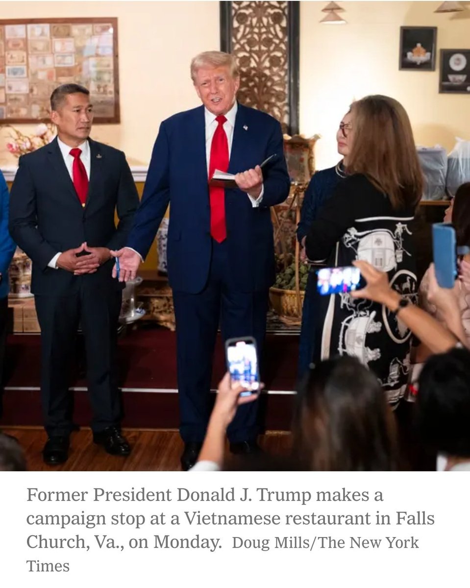 BobbyTheCat4's tweet photo. @TeamTrump Wow dude,

Looking old, tired, and confused.

Is that supposed to be a reassuring smile?
#TrumpIsDone https://t.co/QrFZa70z8R