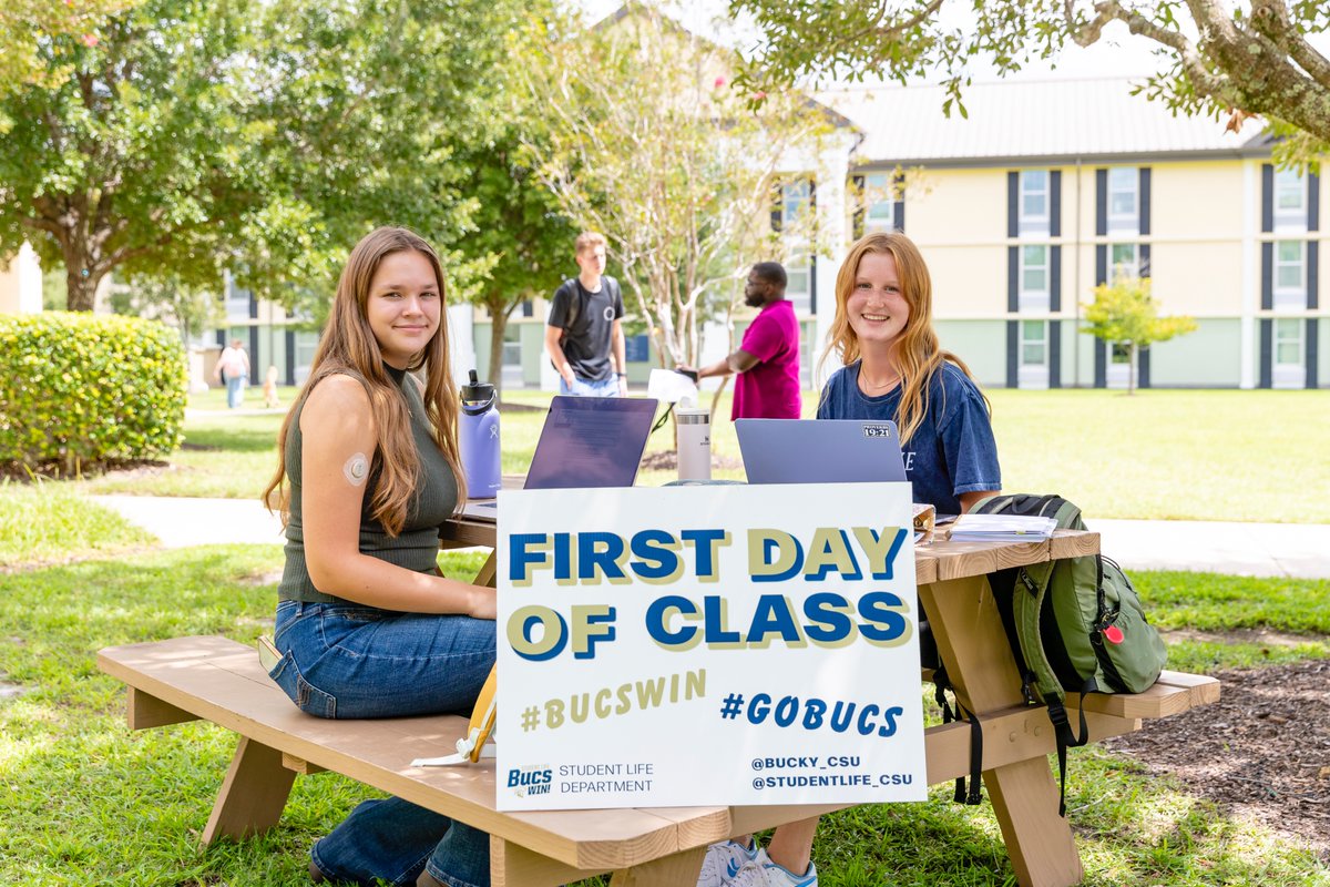 CSUNIV's tweet photo. Consider this your reminder to send a FDOC pic to a loved one today!๐คณ #HappyFDOC #CSUBucs https://t.co/A47EiLQEFW