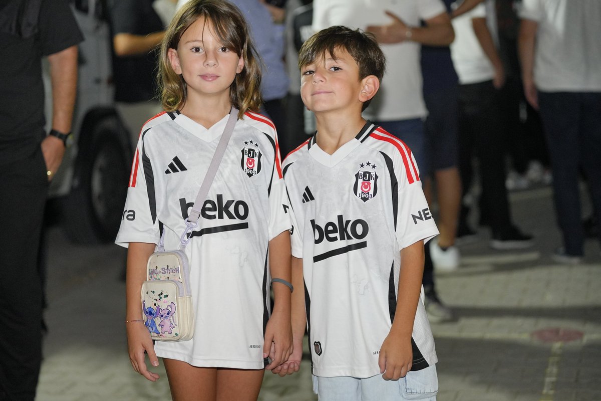 Ankara bize deplasman değil. 🦅 

Şampiyonluk yolunda maç boyunca bir an bile susmayarak takımımızı destekleyen taraftarımıza sonsuz teşekkürler. 👏

#ŞAMPİY10 🏆