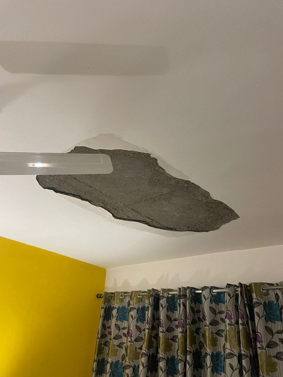 sumedhasharma86's tweet photo. That's what rains do to posh flats in #Gurugram.  Plaster falls off from @DlfNew society in sector  90 as #HeavyRainfall #Gurgaon @dlfrealty @dtcphry https://t.co/GIAUuU8rij