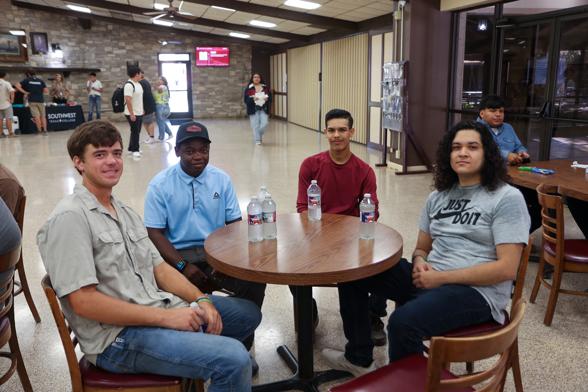 SWTXCollege's tweet photo. We are kicking off Fall 2024 in style with fresh and familiar faces. Warmest welcome to our newbie Cowboys and a grand welcome back to our returning students! Here's to a fantastic semester ahead! ππ #FirstDayOfSemester https://t.co/XDcevyLtQf