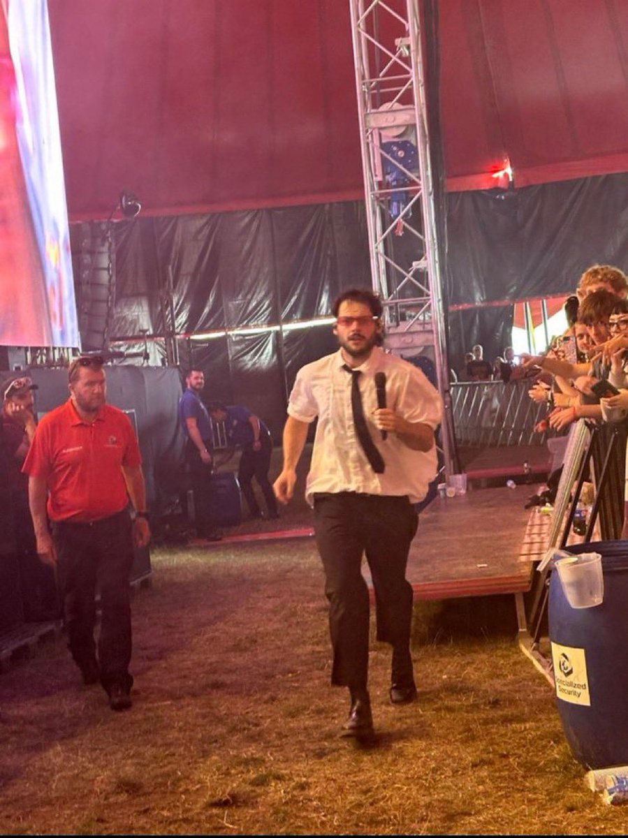 JamesMarriottYT's tweet photo. Caption this photo https://t.co/4aDFI4lhZe