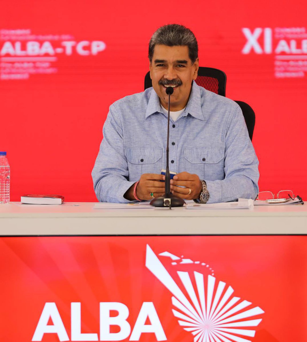 EmbStVincent_ve's tweet photo. #26Agosto hoy se celebra de forma virtual la XI Cumbre Extraordinaria del @ALBATCP con el objetivo de respaldar la soberanía de Venezuela.

El Presidente de la República Bolivariana de Venezuela @NicolasMaduro durante su intervención agradeció en nombre del pueblo de Venezuela el apoyo que ha recibido: “la solidaridad, la voz que se levanta en el mundo para alertar de esta arremetida”. 

 A su vez, @NicolasMaduro alertó a todos los mandatarios que hay: “un rebrote de fascismo en el mundo… que viene repotenciado con la fuerza del odio” y aseguró que busca la re colonización  de los países.

#Today the 11th @ALBATCP Extraordinary Summit is being held virtually with the aim of supporting the sovereignty of Venezuela.

The President of the Bolivarian Republic of Venezuela @NicolasMaduro during his speech thanked on behalf of the people of Venezuela for the support he has received: “the solidarity, the voice that is raised in the world to warn of this attack.”

@NicolasMaduro warned all the leaders that there is: “a resurgence of fascism in the world… that is being reinforced by the force of hatred” and assured that it seeks the re-colonization of countries. @CancilleriaVE @VTVcanal8 @yvangil @DRodriguez_en @mofa_svg @stvincenttimes