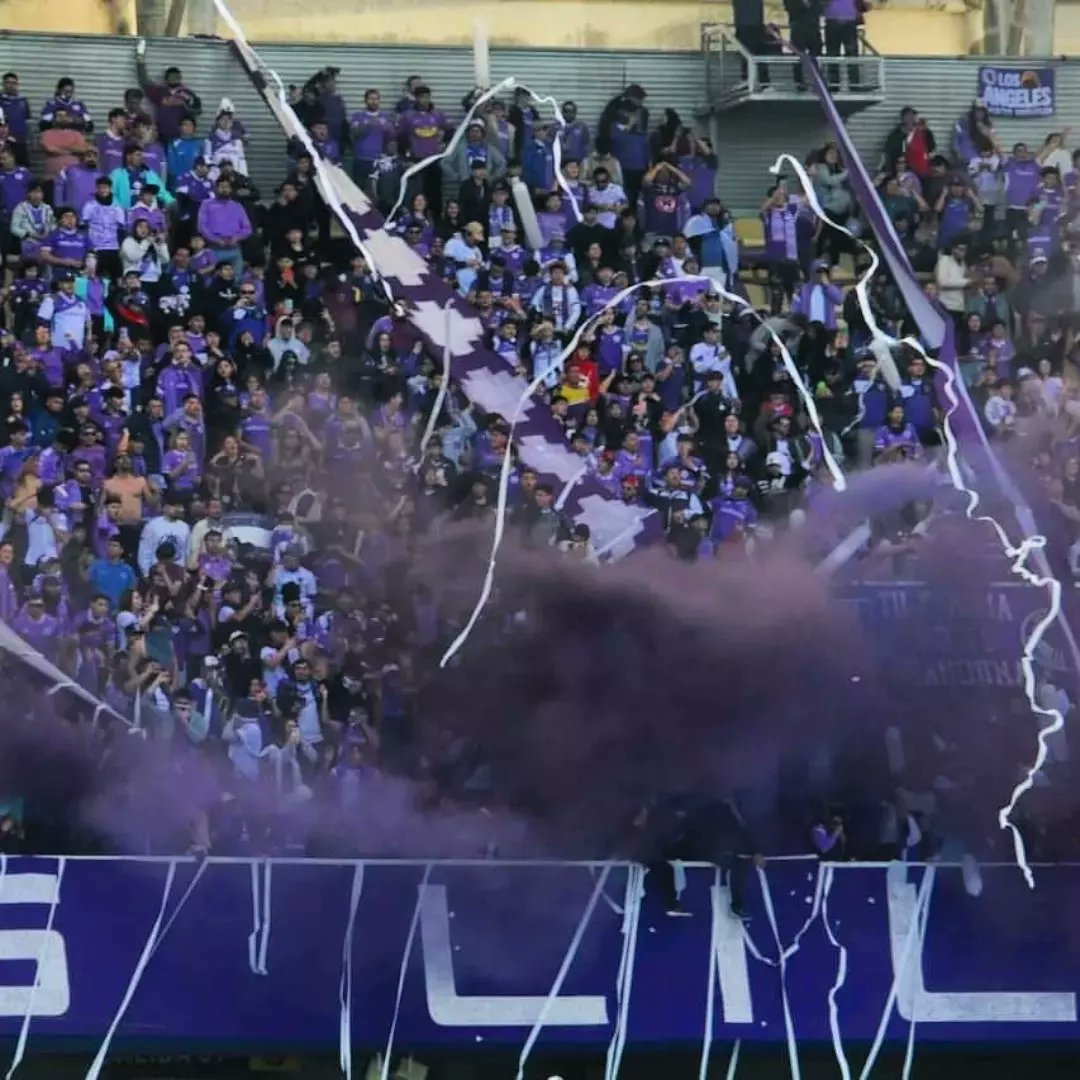 ultraschile_cl's tweet photo. Los Lilas y el despliegue de su aguante para el clásico del día de hoy! 
Deportes Concepción vs Fernández Vial 25.08.2024. 🇨🇱🔥 // Clásico Penquista 🤯 🟣

#ultras #lilas #deportesconcepción #leon #nopyronoparty💥 #ultraschile #ultrasconcepcion #surdechile #primerab #esterroa https://t.co/YnmTonPQbB