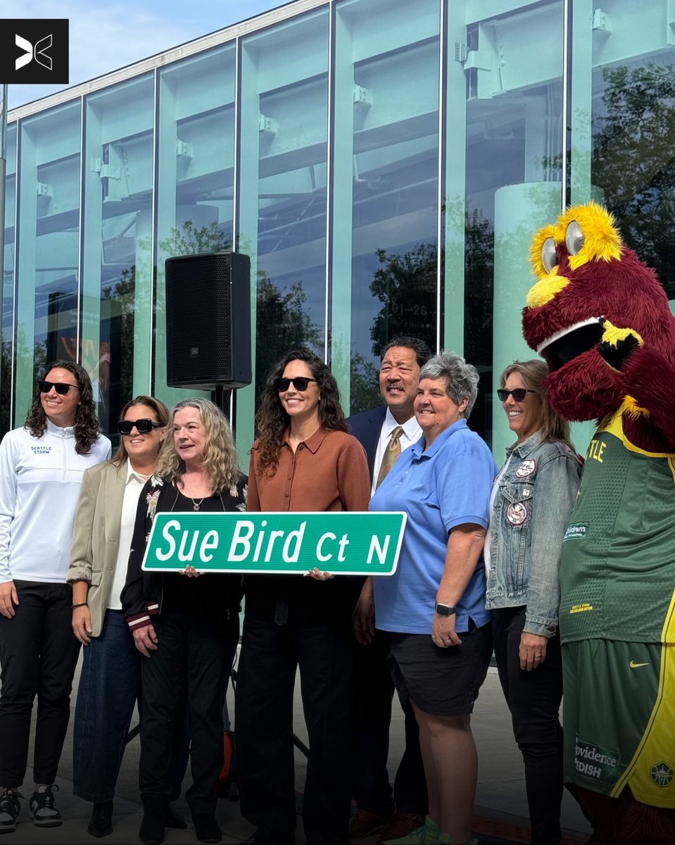 togethxr's tweet photo. Forever etched in Seattle history @S10Bird 💐 

See y’all at Sue Bird Ct 📍 https://t.co/svg1joBH2k