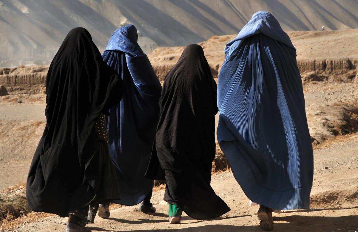 Afghanistan, le cri d'alarme : « Ils sont en train d'emmurer les femmes vivantes » dlvr.it/TCPgNt