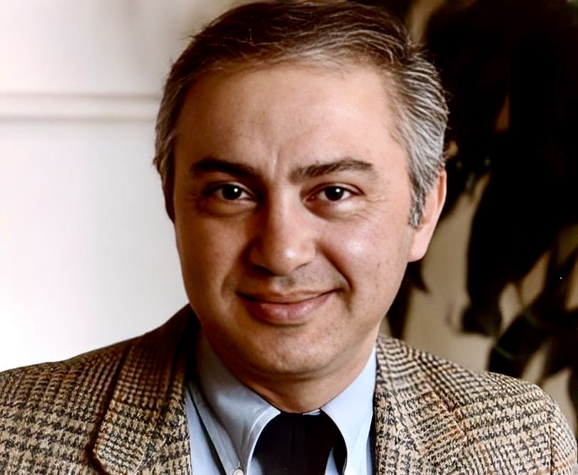 با نهایت تأسف مطلع شدم که پژوهشگر برجسته و نویسنده ایران‌دوست، دکتر غلام‌رضا افخمی، پس از گذراندن یک دوره‌ بیماری، چشم از جهان ما فرو بست. دکتر افخمی پیش از فاجعه ۵۷، استاد علوم سیاسی در دانشگاه ملی ایران و دبیرکل کمیته ملی پیکار جهانی با بی‌سوادی بود، و پس از آن فاجعه و در دوران