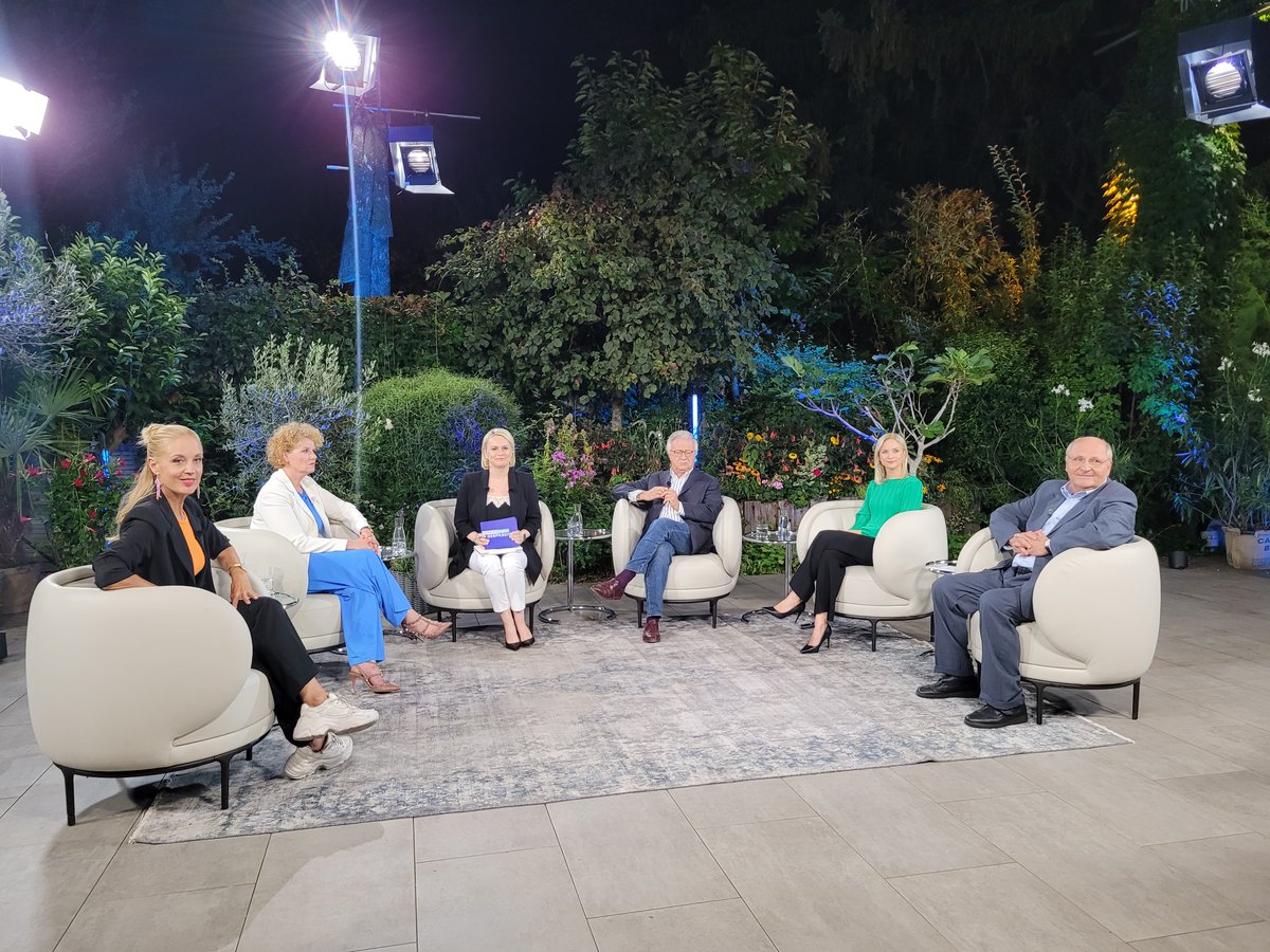 OrfDrei's tweet photo. In wenigen Minuten geht´s los: #ORFIII-Chefredakteurin @lou_lorenz analysiert im #ORFIIISNG mit einer hochkarätigen Runde das #orfsg24 von SPÖ-Chef Andreas Babler.
Ab 22:30 Uhr in ORF III 📺 https://t.co/ZYbyWEFCHE