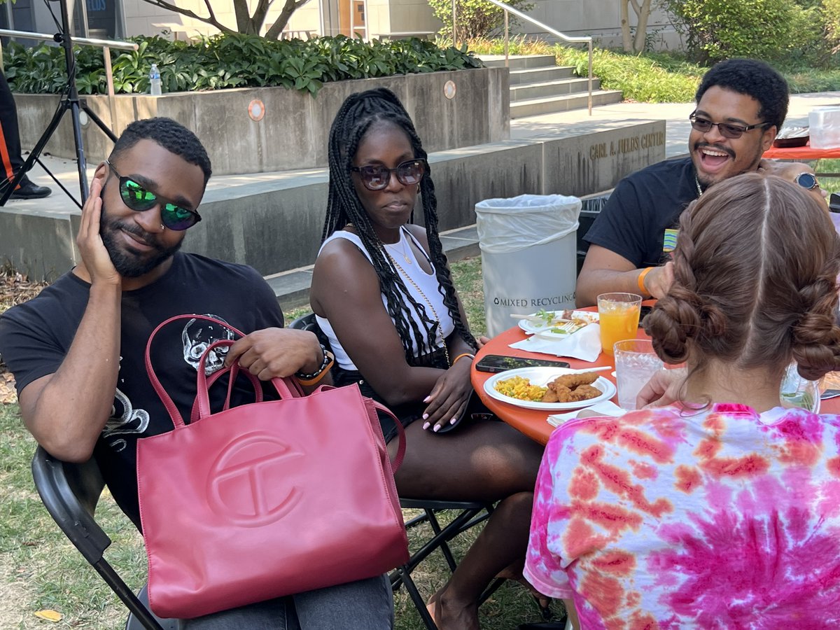 ADI keeps a bag!  🎒 👜 🛍️💰

<a href="/Princeton/">Princeton University</a> Grad School's Access, Diversity &amp; Inclusion team is excited to meet and support our 2024 cohort, especially those in our Graduate Scholars Program (GSP). 

See you soon at Orientation so we can help you secure the bag too! 🏛️ 👋🏿 👋🏾 👋🏽 👋🏼
