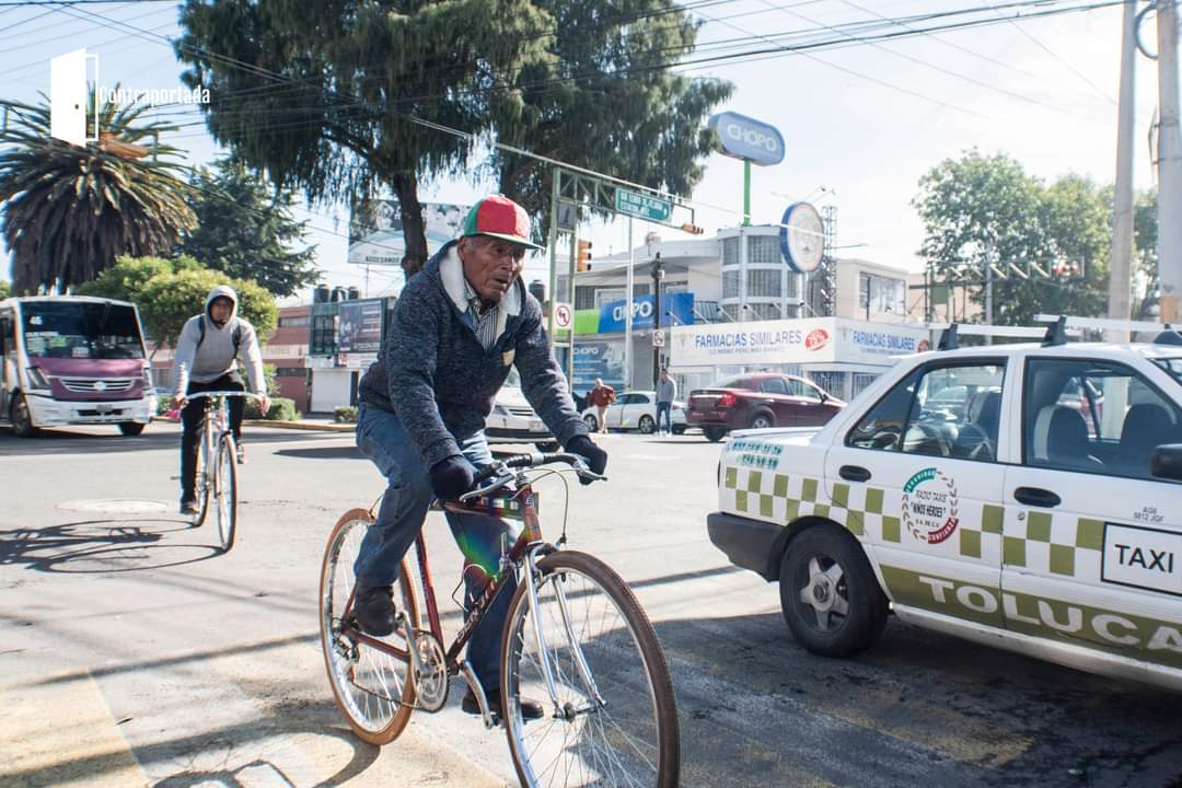 #SiAlaCicloviaToluca No solo son los miles de trabajadores que transitan por la avenida Isidro Fabela todos los días, es la posibilidad de sumar usuarios y comenzar a conformar una red de ciclovías en la ciudad.

#SiALaCiclovia