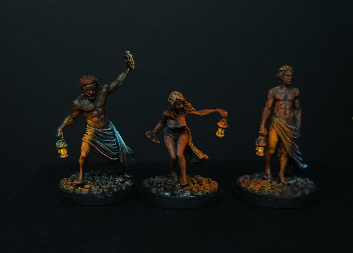First of the female survivors is done, one more plus the Lion and then we're rolling ✌️😁

#kdm #kingdomdeathmonster #minipainting