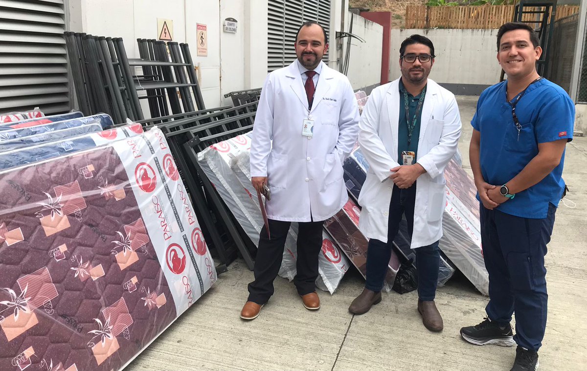 IESS_Ceibos's tweet photo. #IESSteInforma | Con la presencia del subdirector de Docencia, Paulo Cedeño, nuestra unidad hospitalaria recibió la donación de la #UEES 📷 de 9 literas para uso de los posgradistas de las diferentes especialidades 📷 https://t.co/BQsbeTN5Ji