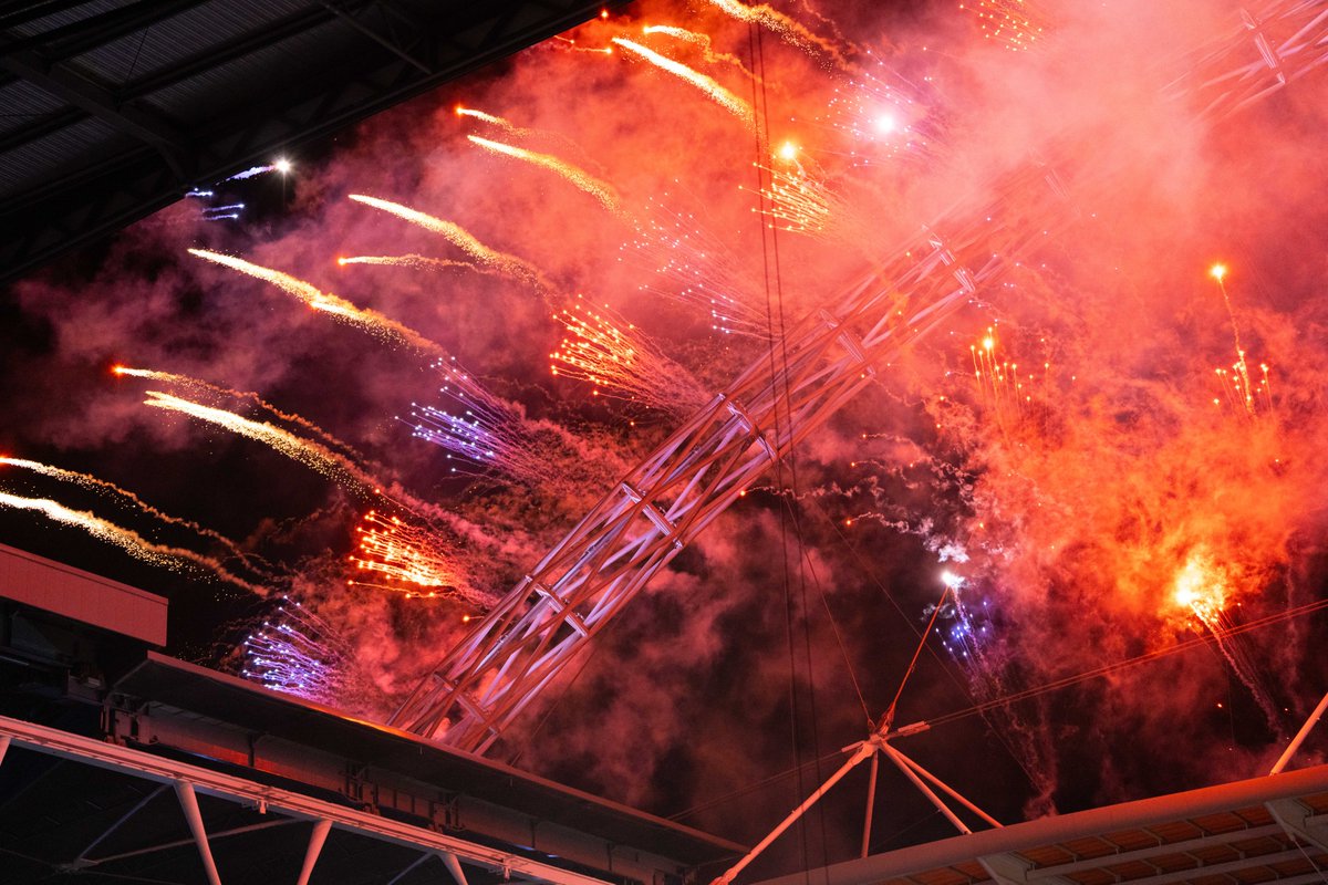 wembleystadium's tweet image. AEW just hits different when it&apos;s under the arch 🎇

#AEWAllInLondon