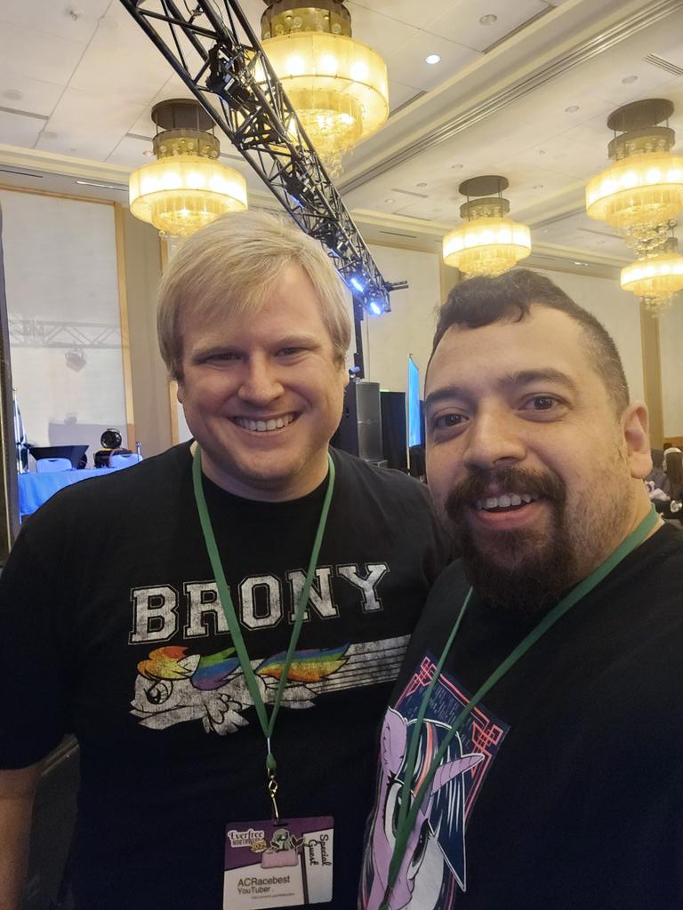 CirkuitKnight's tweet photo. So ends another Successful con at Everfree Northwest Met up with my Boys Shared a Nostalgia Pic with @ACRacebest from 2013 Finally met @mouthnoize Got to workout and Flex with the one who helped me get into fitness @JaxBladeFitness Thnx for all the epicness #EFNW2024 #brony https://t.co/vXb0I9qrXd