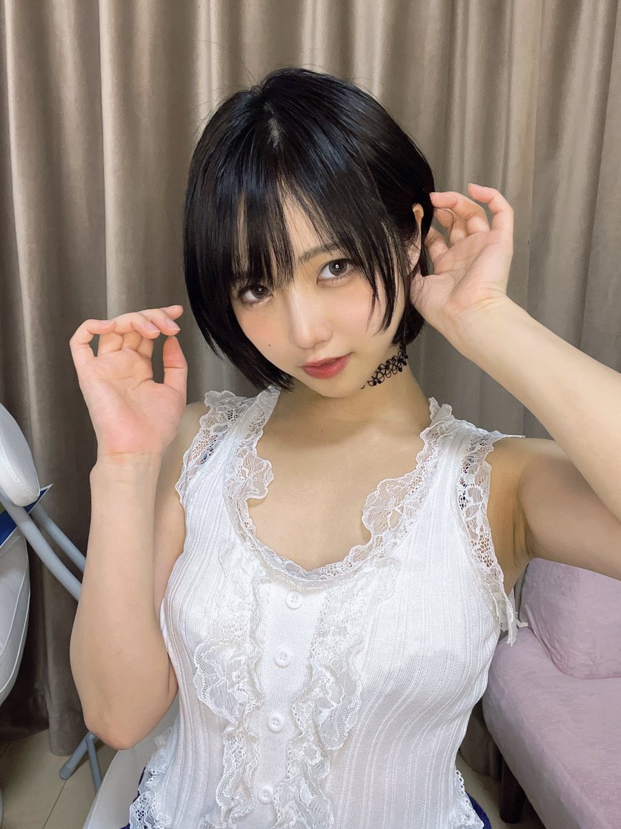 GV80tJdaoAIG6FX.jpg
