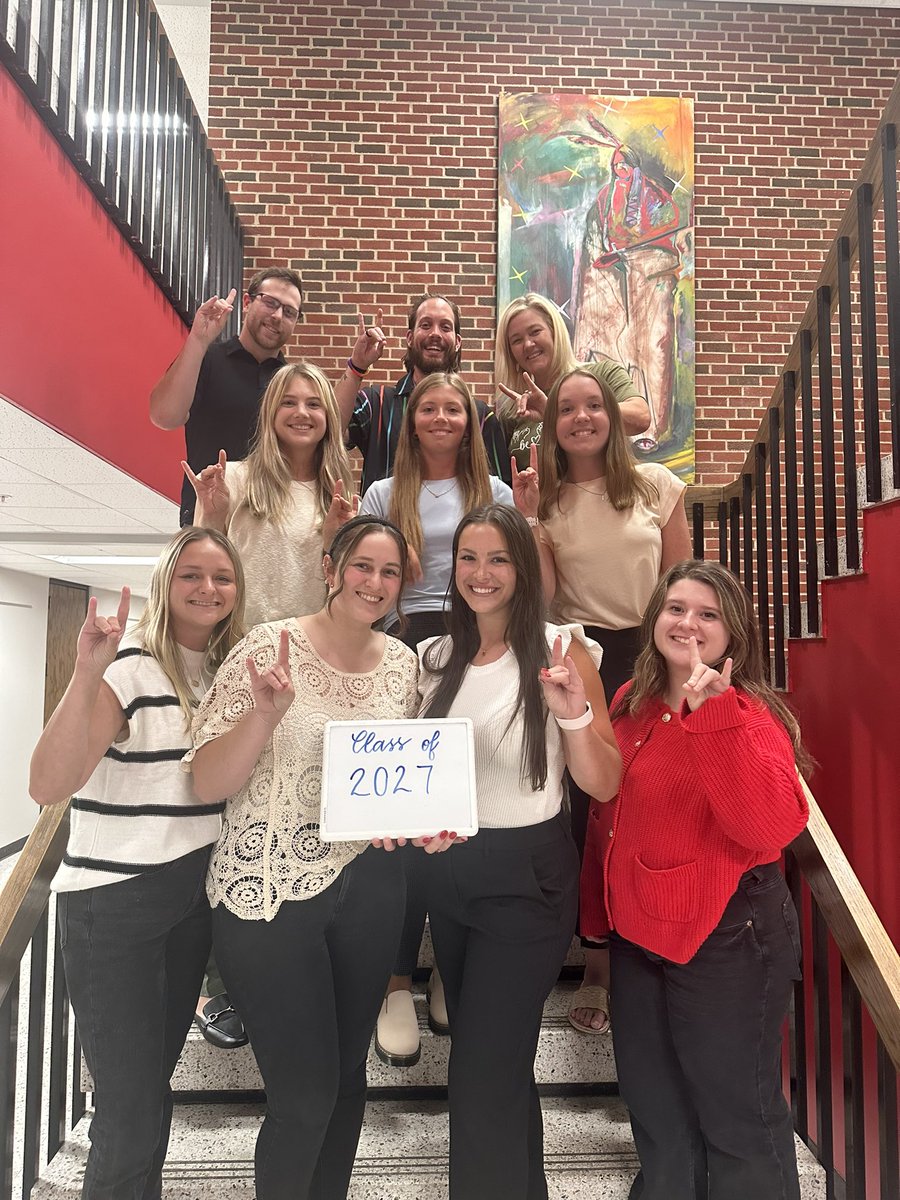 Welcome FIRST year school psychology students! Have a great year❤️🐾 #classof2027 #GoYotes