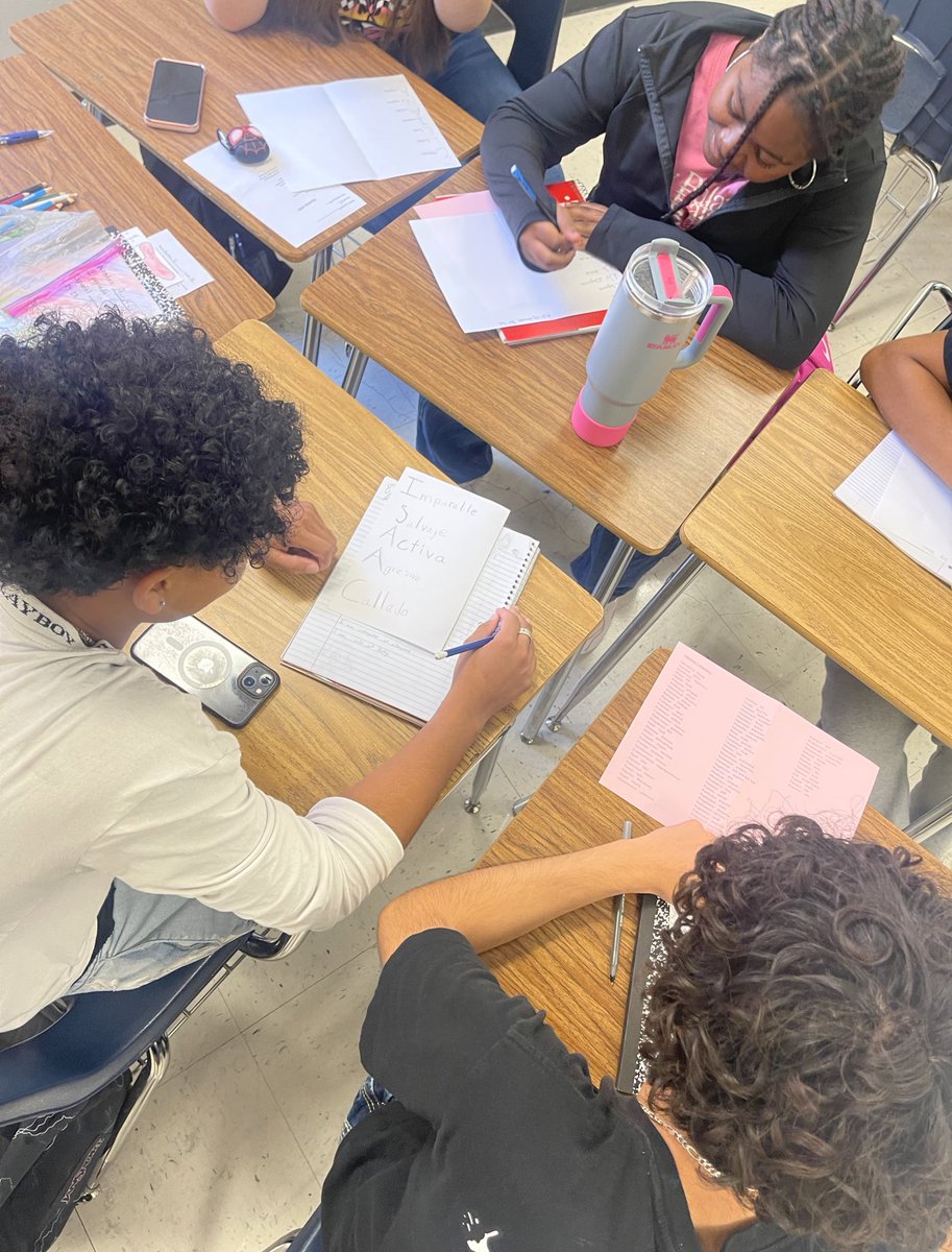 BRenteria_EDHS's tweet photo. Shout out to @Sornelas_BSS for incorporating WICOR to celebrate AVID Impact week #WritingMonday #AVIDimpact #OneEmpire https://t.co/tjyRG0FrEU