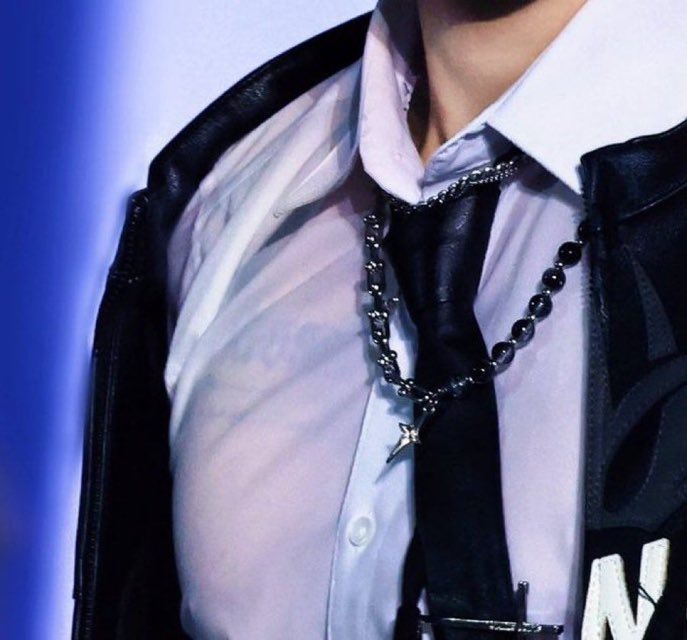 g7xskz's tweet photo. SE TATUÓ TODA LA TETA QUEEEE HAN JISUNG https://t.co/SI0Xog2Gab
