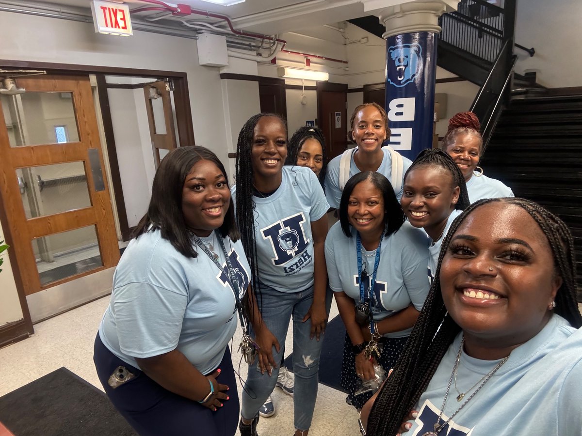 theherzlbears's tweet photo. Happy First Day of School!
#Herzl #CPSFirstDay
@ChiPubSchools https://t.co/ZwtTlpa3Ok