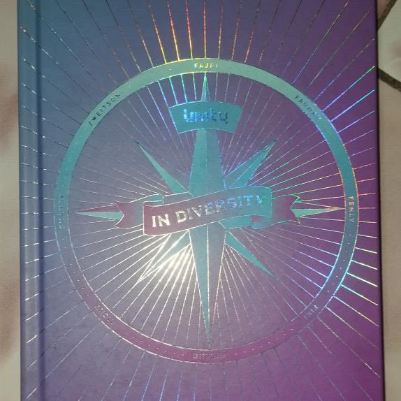 amelshlh_'s tweet photo. wts album, cd, postcard, photocard un1ty. yang mau co bisa langsung co di oren ya guys. ini linknya https://t.co/H4sZU90boP https://t.co/uDrsKGM1Lp