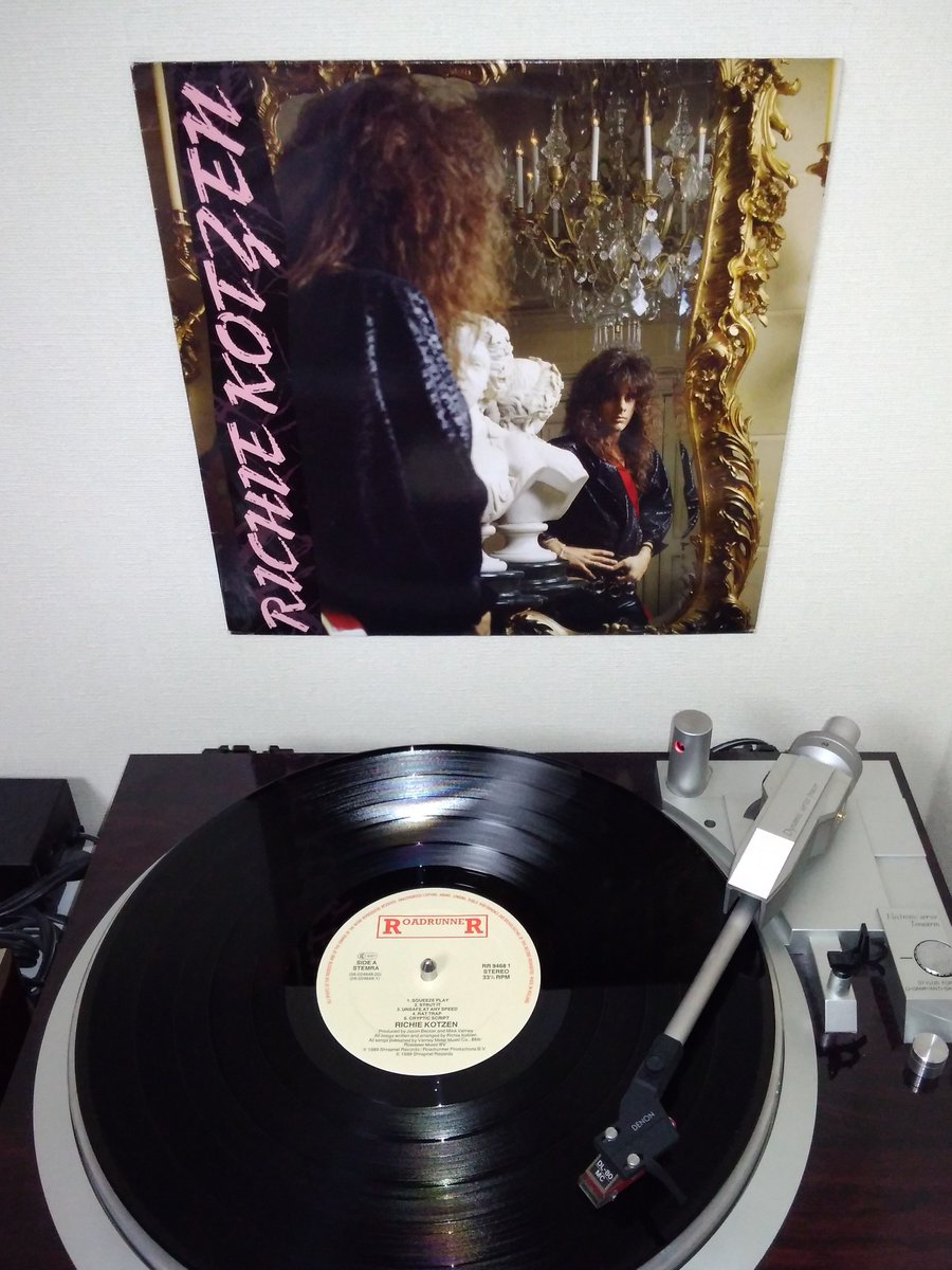 trhmnkn691's tweet photo. Richie Kotzen - S/T (1989)
#nowspinning #vinylrecords #vinylcollection
#instrumentalrock
#RichieKotzen #MikeVarney #JasonBecker https://t.co/2ahXNvflm7