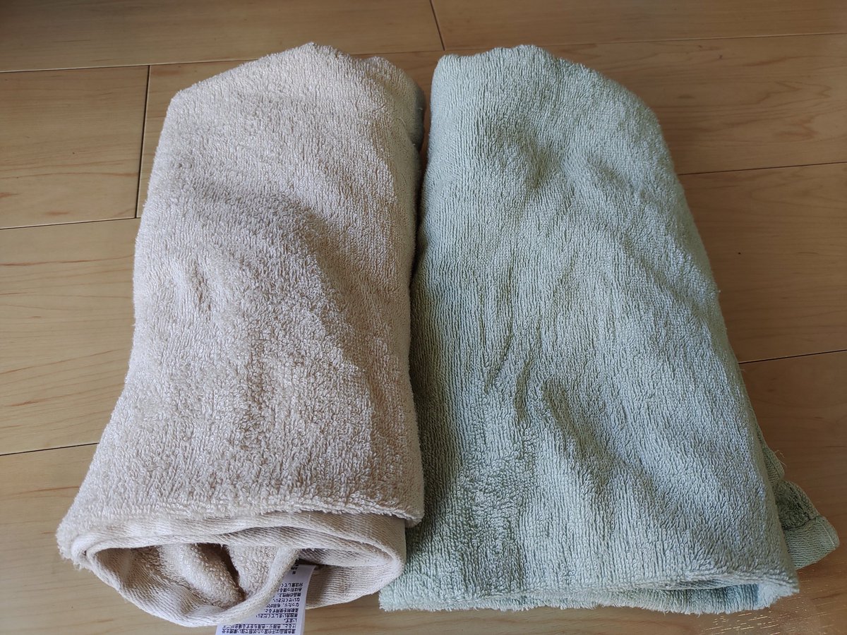 ta0meshi's tweet image. 『しまむらのバスタオルセット』
昨年年末に購入したしまむらのバスタオルセット。7枚セットで便利！
8ヶ月使い倒し中！
もともとパステルカラーの色は、そのまま色褪せもなし！
手触りもいいよ。綿100%だから乾きが速い！におい残りしにくくてオススメ。
#しまむら
#バスタオル
#使用レビュー
#ブログ