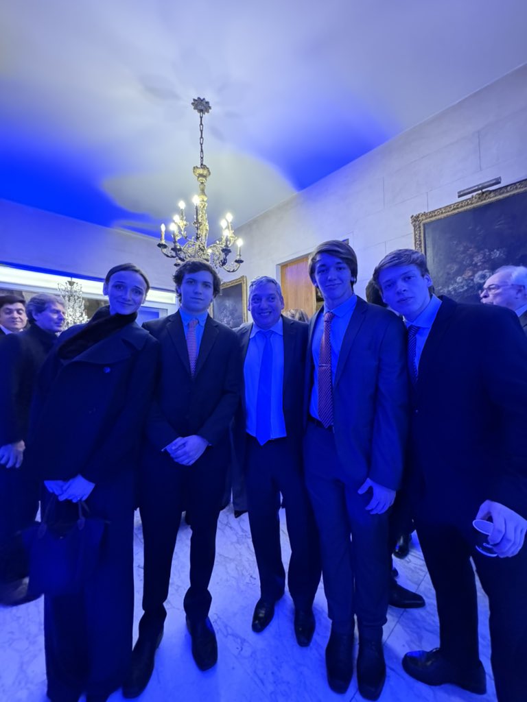 paddyadreani's tweet photo. Esta noche, en la Embajada de Uruguay, conmemorando los 199 años de su Independencia Nacional, en una celebración digna de ser compartida. Felicitaciones @PajaroEnciso! 
También hemos conversado con la Ministra @SPettovelloOK con la cual hemos destacado la importancia de su gestión.
