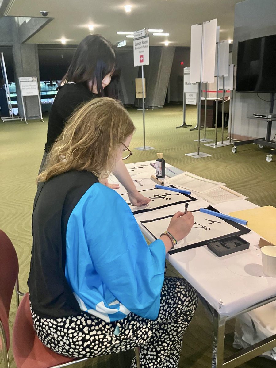 KramerIsabelleM's tweet photo. At the #ICE2024, expanding my knowledge on mosquitoes and trying my hand at calligraphy! Kudos to the organizers for a fantastic blend of science and art 🦟 🖋️ @ice2024kyoto_jp https://t.co/ZscJ0b7Cju