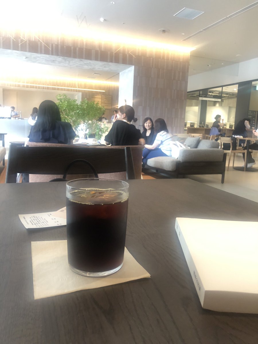 tak1782002jp's tweet photo. やっと座れた
ブルーボトルコーヒー名古屋栄 https://t.co/yxijwg5ta5
