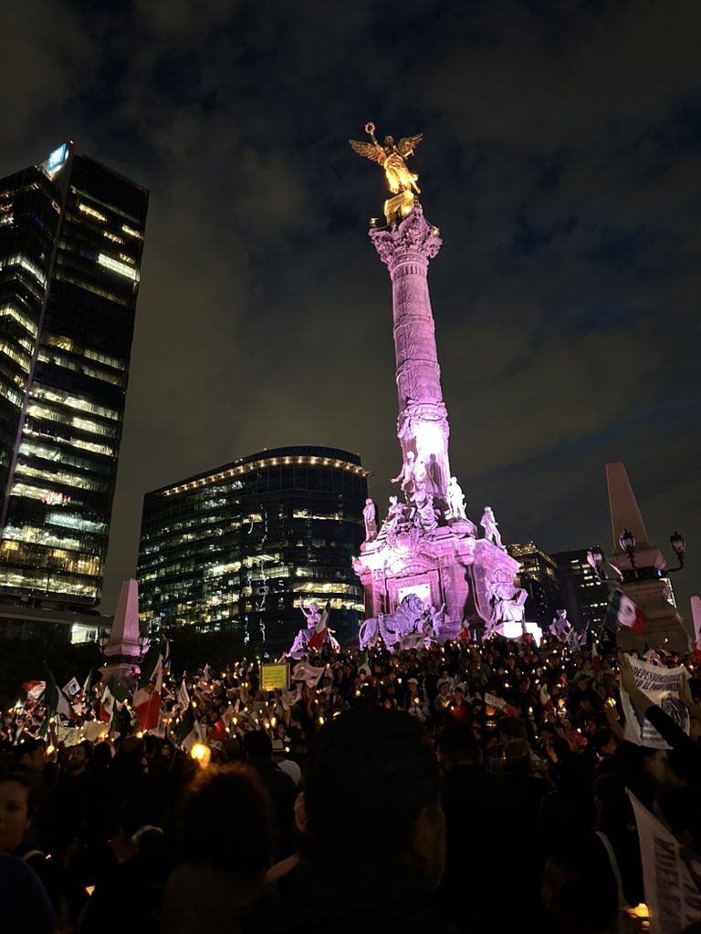OCBARNEY's tweet photo. “El Poder Judicial no va a caer, no va a caer” https://t.co/GFUlBKMvGw