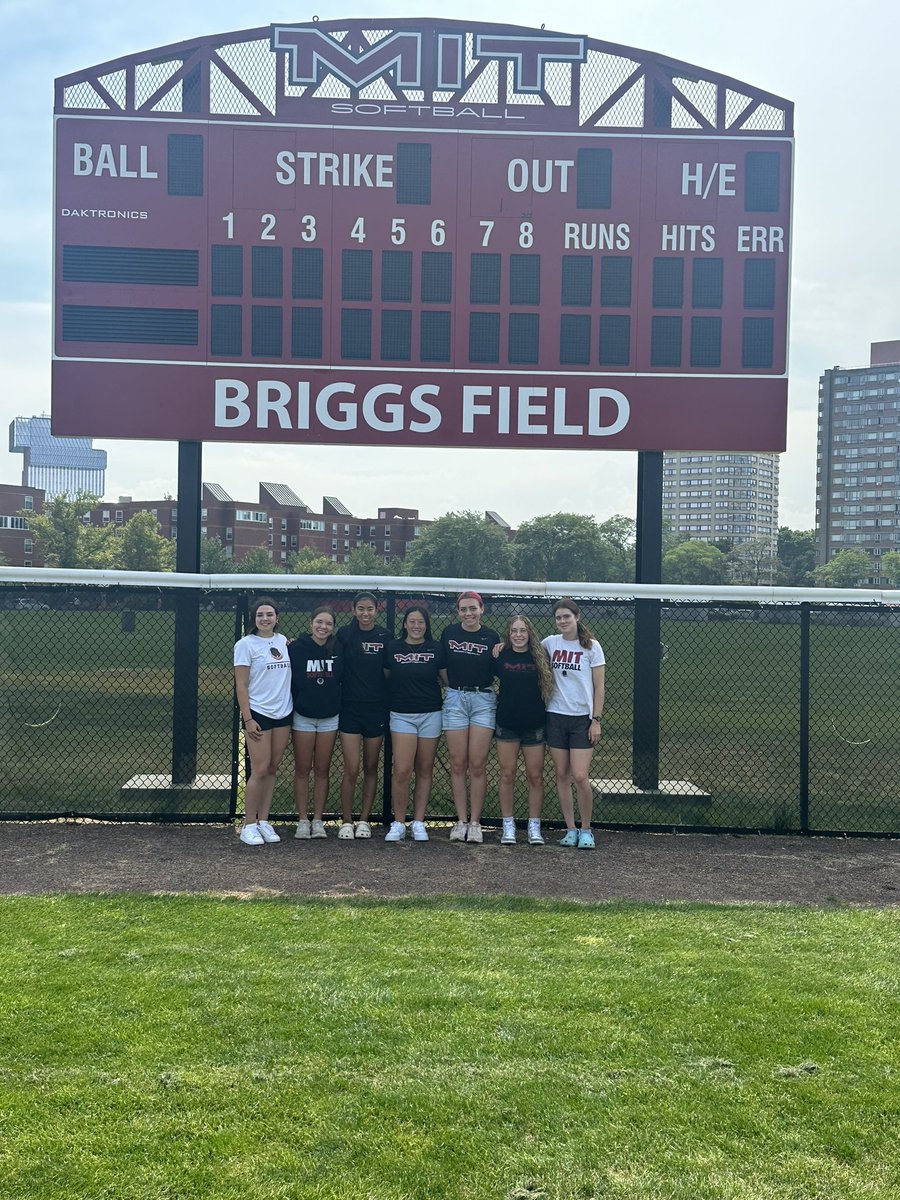 They are finally here! 🤩
Welcome class of 2028!