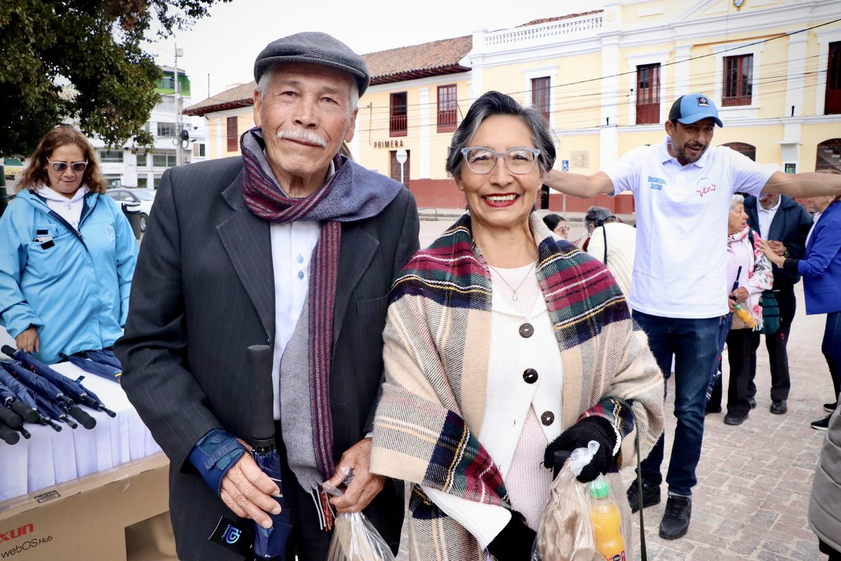 SocialCundi's tweet photo. 👵🏻👴🏼 En Ubaté iniciamos la celebración de la semana de los adultos mayores con el concurso #TalentoMayor, un espacio para honrar las capacidades artísticas de aquellos que con su sabiduría son ejemplo para las nuevas generaciones en #Cundinamarca. 🫶🏼 https://t.co/OzcadVhaLw